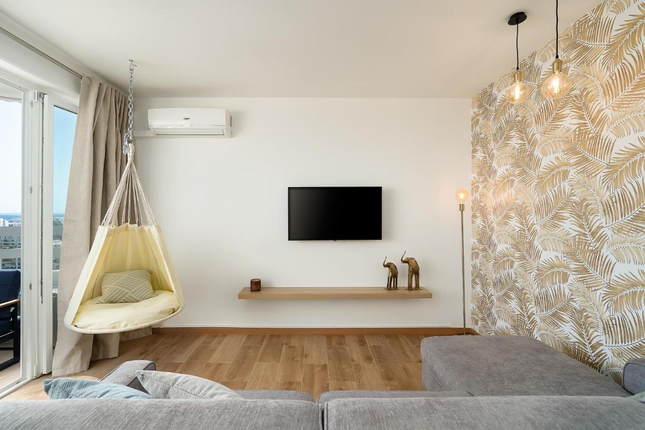 Charming Apartment W/ Pool & Balcony In Portimao By Lovelystay Extérieur photo